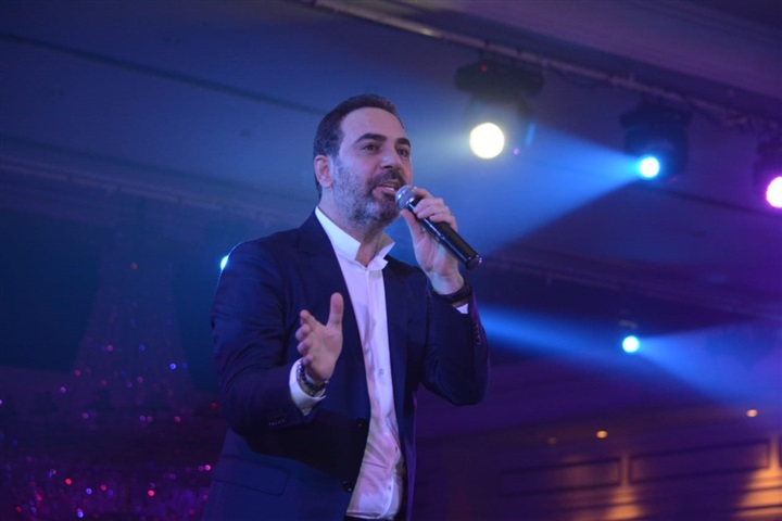 بالصور.. رومانسية جسار وزوجته وطرب أمنية وتحدي صوفينار واوكسانا.. أجواء رأس السنة في القاهرة الجديدة بالصور.. رومانسية جسار وزوجته وطرب أمنية وتحدي صوفينار واوكسانا.. أجواء رأس السنة في القاهرة الجديدة
