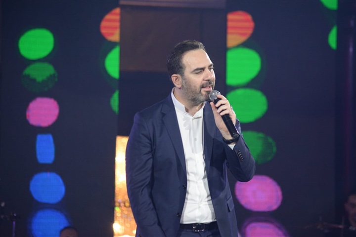 بالصور.. رومانسية جسار وزوجته وطرب أمنية وتحدي صوفينار واوكسانا.. أجواء رأس السنة في القاهرة الجديدة بالصور.. رومانسية جسار وزوجته وطرب أمنية وتحدي صوفينار واوكسانا.. أجواء رأس السنة في القاهرة الجديدة