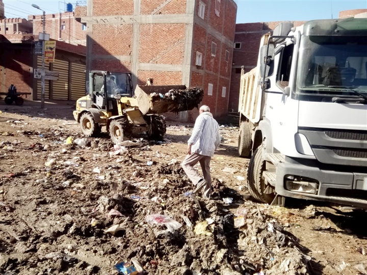 بالصور.."مستقبل وطن" بكفر الشيخ يواصل حملات النظافة بالمدن وتوفير السلع بالقرى
