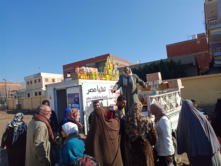 بالصور.."مستقبل وطن" بكفر الشيخ يواصل حملات النظافة بالمدن وتوفير السلع بالقرى