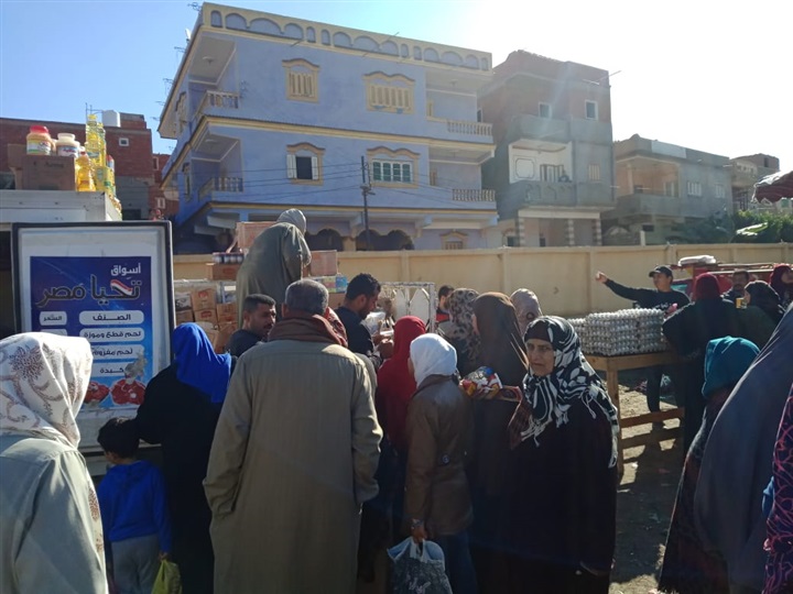 بالصور.."مستقبل وطن" بكفر الشيخ يواصل حملات النظافة بالمدن وتوفير السلع بالقرى