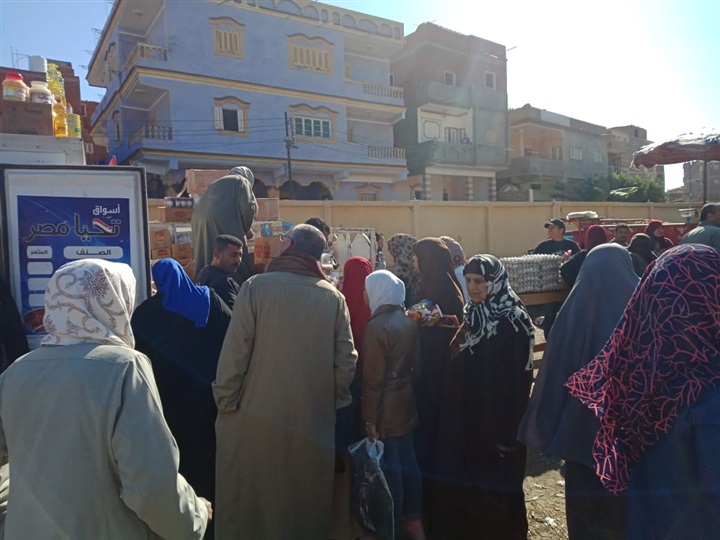 بالصور.."مستقبل وطن" بكفر الشيخ يواصل حملات النظافة بالمدن وتوفير السلع بالقرى