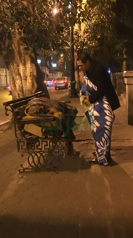 بالصور والفيديو.. "دفى الخير" توزع البطاطين على المحتاجين والفقراء