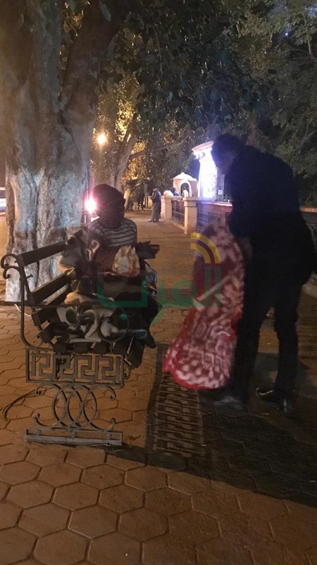 بالصور والفيديو.. "دفى الخير" توزع البطاطين على المحتاجين والفقراء