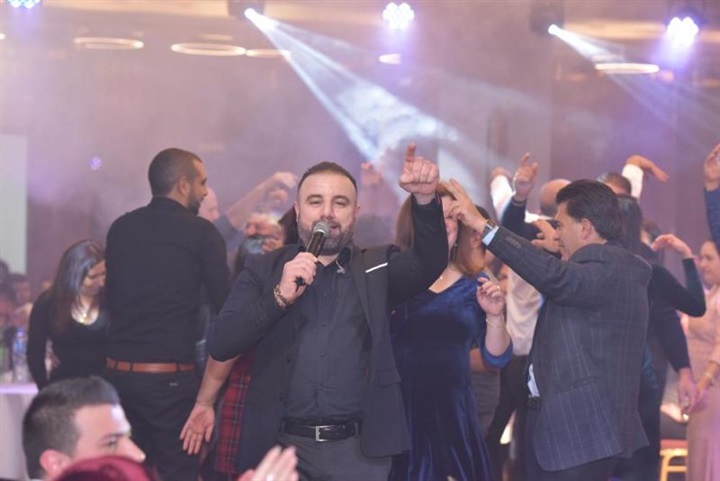الفنان عوض طنوس يتألق بحفلات العيد المجيد ورأس السنة الميلادية الفنان عوض طنوس يتألق بحفلات العيد المجيد ورأس السنة الميلادية