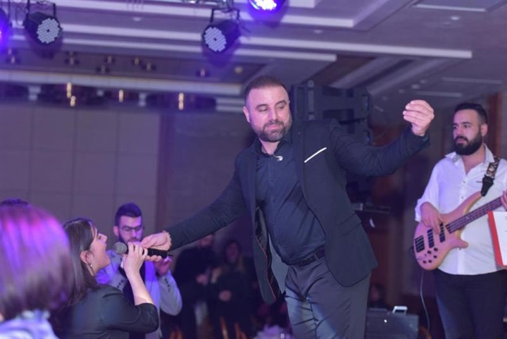الفنان عوض طنوس يتألق بحفلات العيد المجيد ورأس السنة الميلادية الفنان عوض طنوس يتألق بحفلات العيد المجيد ورأس السنة الميلادية
