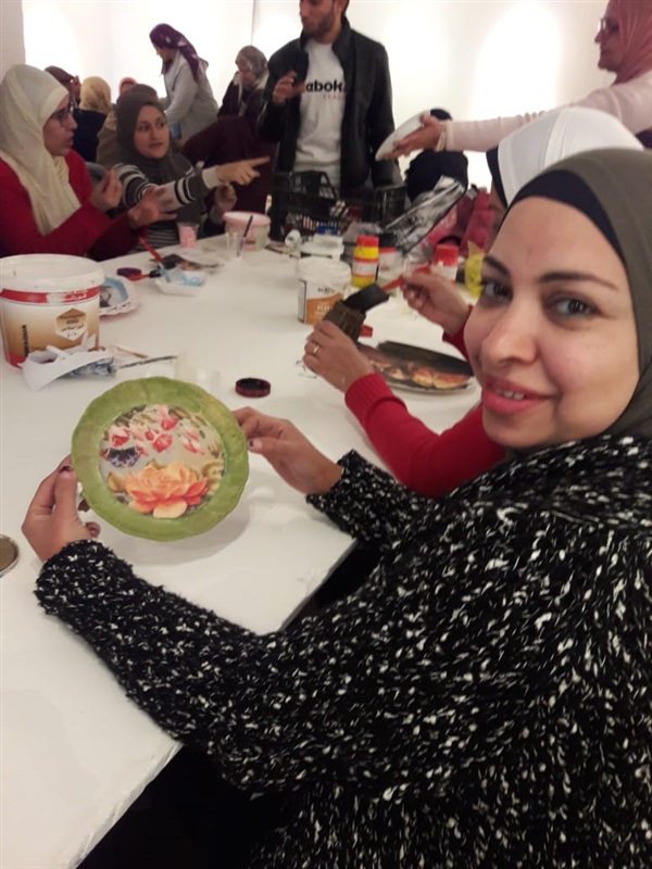 تأهيل 35 من ذوي الإعاقة على العمل بالحرف اليدوية تنفيذاً لمبادرة حياة كريمة تأهيل 35 من ذوي الإعاقة على العمل بالحرف اليدوية تنفيذاً لمبادرة حياة كريمة