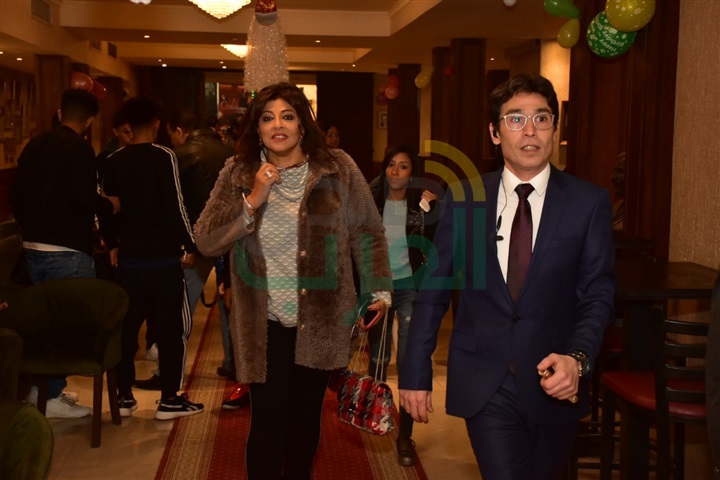 بالصور.. وزيرة الثقافة و إلهام شاهين وهالة صدقي يقدمون التهاني لأشرف عبد الباقي على مسرحيته الجديدة بالصور.. وزيرة الثقافة و إلهام شاهين وهالة صدقي يقدمون التهاني لأشرف عبد الباقي على مسرحيته الجديدة