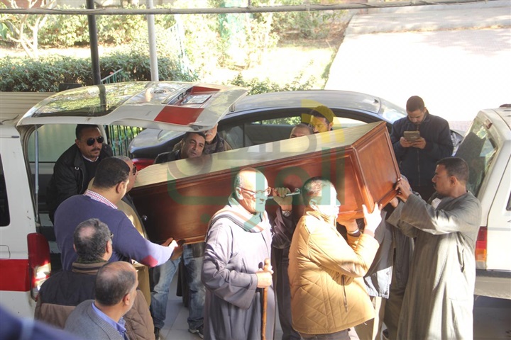 وصول جثمان كامليا السادات لمسجد المصطفي بمدنية نصر وصول جثمان كامليا السادات لمسجد المصطفي بمدنية نصر