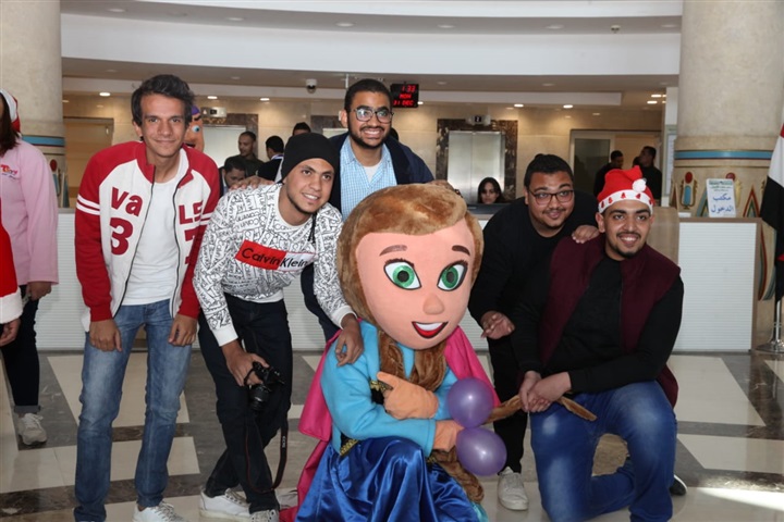 شباب إتحاد طلاب طب الفم والأسنان بجنوب الوادي يتبرعون بالدم لصالح مرضي السرطان بمستشفي شفاء الأورمان بالأقصر