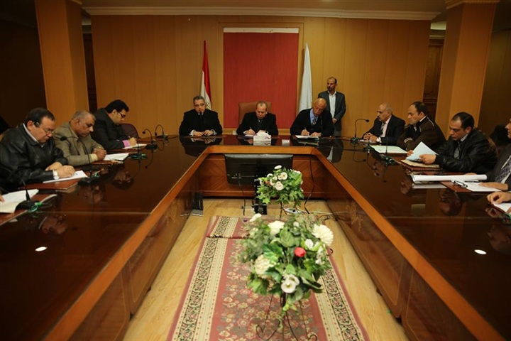 محافظ كفر الشيخ يناقش إستعدادات حملات "حق الشعب" لإسترداد أراضي الدولة مع الرقابة الإدارية