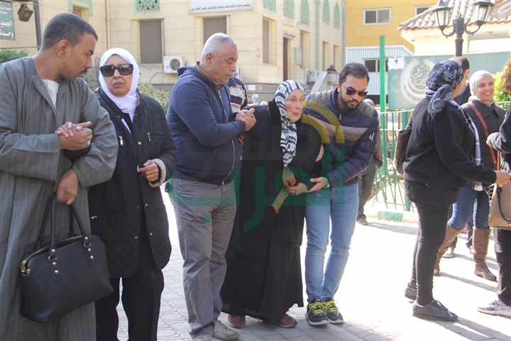 خروج جثمان كاميليا السادات بحضور الإبراشي من مسجد المصطفي بصلاح سالم خروج جثمان كاميليا السادات بحضور الإبراشي من مسجد المصطفي بصلاح سالم