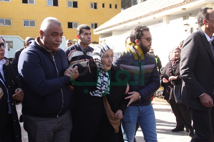 خروج جثمان كاميليا السادات بحضور الإبراشي من مسجد المصطفي بصلاح سالم خروج جثمان كاميليا السادات بحضور الإبراشي من مسجد المصطفي بصلاح سالم
