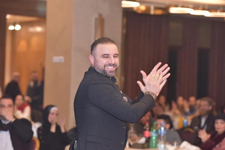 الفنان عوض طنوس يتألق بحفلات العيد المجيد ورأس السنة الميلادية الفنان عوض طنوس يتألق بحفلات العيد المجيد ورأس السنة الميلادية