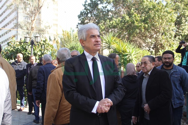 خروج جثمان كاميليا السادات بحضور الإبراشي من مسجد المصطفي بصلاح سالم خروج جثمان كاميليا السادات بحضور الإبراشي من مسجد المصطفي بصلاح سالم