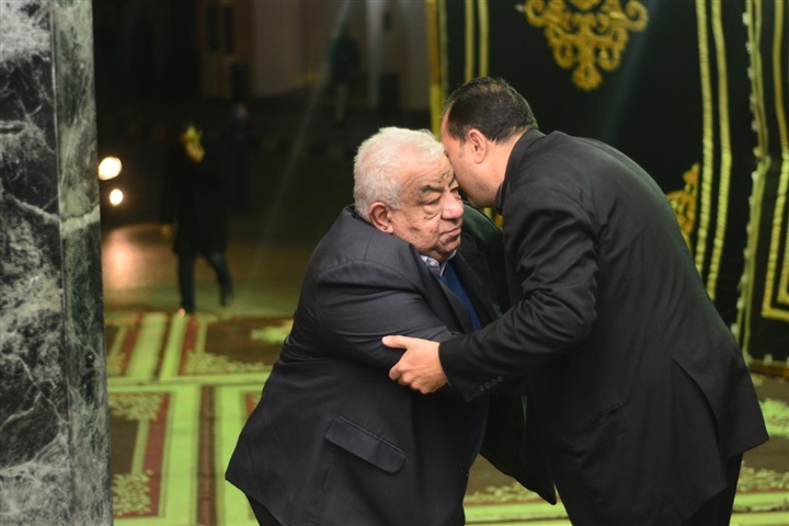 بالصور.. أسامة الشيخ وسفير فلسطين وغيرهم في عزاء والده جمال الشاعر بالصور.. أسامة الشيخ وسفير فلسطين وغيرهم في عزاء والده جمال الشاعر