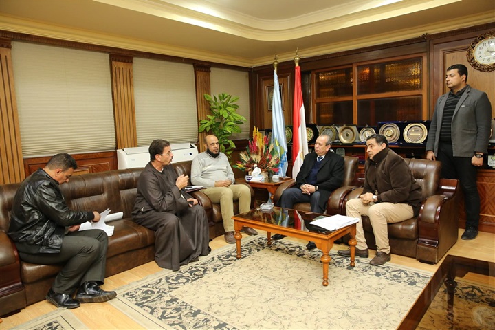 بالصور.. مشكلات المواطنين علي مائدة محافظ كفر الشيخ وأعضاء البرلمان