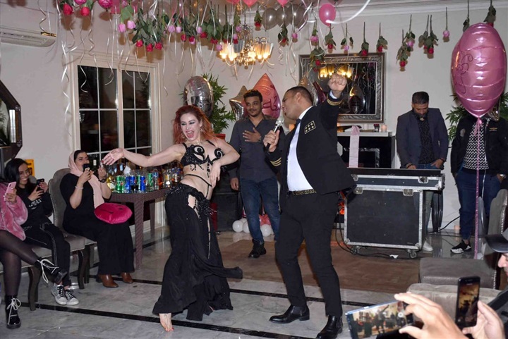 بالصور..ايهاب توفيق والليثي واوكسانا وصوفينار يحتفلون بميلاد منظم الحفلات الشهير حسام خليل