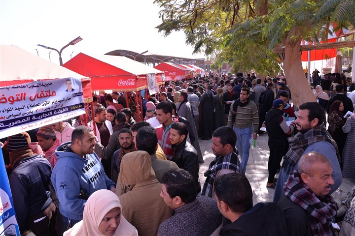 بالصور.. توافد الشباب على فعاليات الملتقى التوظيفي الأول بأسيوط 