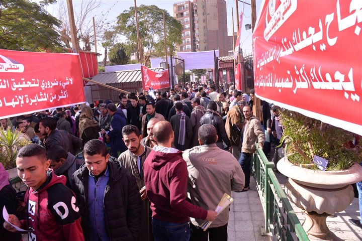 بالصور.. توافد الشباب على فعاليات الملتقى التوظيفي الأول بأسيوط 