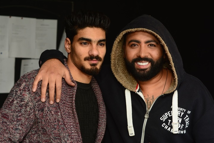بالصور.. كوليس تصوير كليب "مش واثق" لمحمد علاء بالصور.. كوليس تصوير كليب "مش واثق" لمحمد علاء