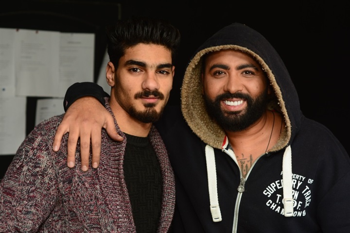 بالصور.. كوليس تصوير كليب "مش واثق" لمحمد علاء بالصور.. كوليس تصوير كليب "مش واثق" لمحمد علاء