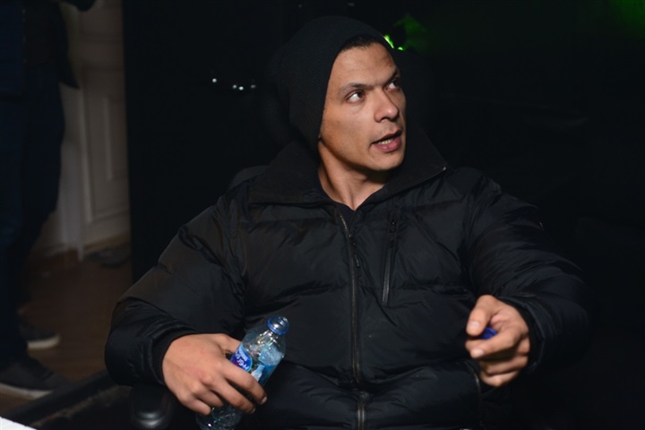 بالصور.. كوليس تصوير كليب "مش واثق" لمحمد علاء بالصور.. كوليس تصوير كليب "مش واثق" لمحمد علاء