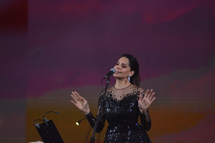 بالصور.. أمال ماهر تشعل حفلها بالمنارة بأغاني "أصل الإحساس" بحضور كامل العدد بالصور.. أمال ماهر تشعل حفلها بالمنارة بأغاني "أصل الإحساس" بحضور كامل العدد