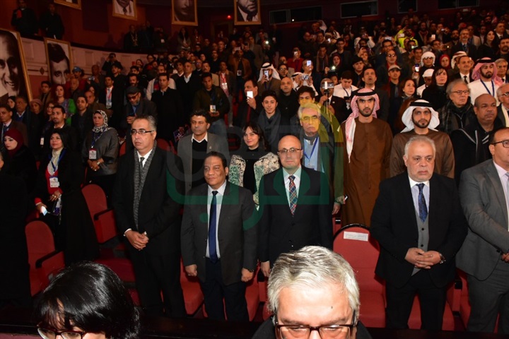بالصور .."الطوق والأسورة" تفوز بجائزة افضل عرض بمهرجان المسرح العربي بالصور .."الطوق والأسورة" تفوز بجائزة افضل عرض بمهرجان المسرح العربي