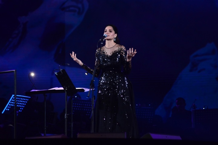 بالصور.. أمال ماهر تشعل حفلها بالمنارة بأغاني "أصل الإحساس" بحضور كامل العدد بالصور.. أمال ماهر تشعل حفلها بالمنارة بأغاني "أصل الإحساس" بحضور كامل العدد