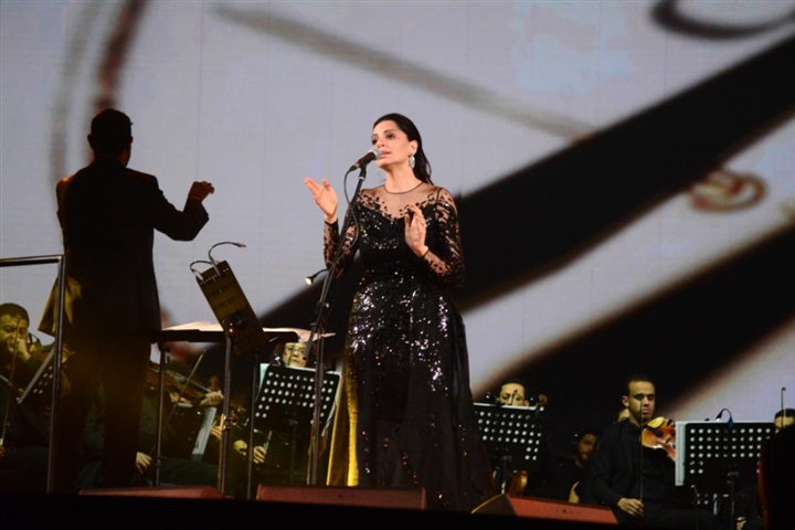 بالصور.. أمال ماهر تشعل حفلها بالمنارة بأغاني "أصل الإحساس" بحضور كامل العدد بالصور.. أمال ماهر تشعل حفلها بالمنارة بأغاني "أصل الإحساس" بحضور كامل العدد