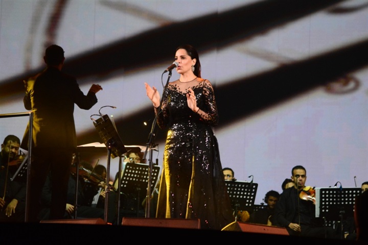 بالصور.. أمال ماهر تشعل حفلها بالمنارة بأغاني "أصل الإحساس" بحضور كامل العدد بالصور.. أمال ماهر تشعل حفلها بالمنارة بأغاني "أصل الإحساس" بحضور كامل العدد