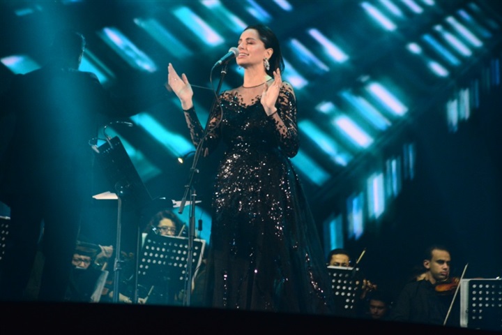 بالصور.. أمال ماهر تشعل حفلها بالمنارة بأغاني "أصل الإحساس" بحضور كامل العدد بالصور.. أمال ماهر تشعل حفلها بالمنارة بأغاني "أصل الإحساس" بحضور كامل العدد