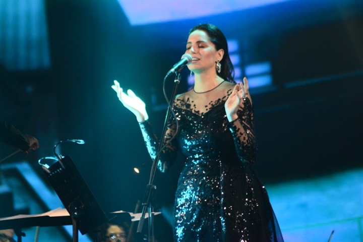 بالصور.. أمال ماهر تشعل حفلها بالمنارة بأغاني "أصل الإحساس" بحضور كامل العدد بالصور.. أمال ماهر تشعل حفلها بالمنارة بأغاني "أصل الإحساس" بحضور كامل العدد