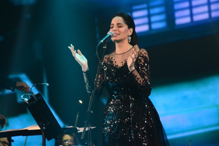 بالصور.. أمال ماهر تشعل حفلها بالمنارة بأغاني "أصل الإحساس" بحضور كامل العدد بالصور.. أمال ماهر تشعل حفلها بالمنارة بأغاني "أصل الإحساس" بحضور كامل العدد