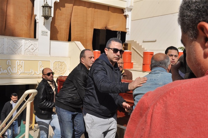 وصول جثمان الفنان سعيد عبد الغنى لمسجد الصديق بمساكن شيراتون وصول جثمان الفنان سعيد عبد الغنى لمسجد الصديق بمساكن شيراتون