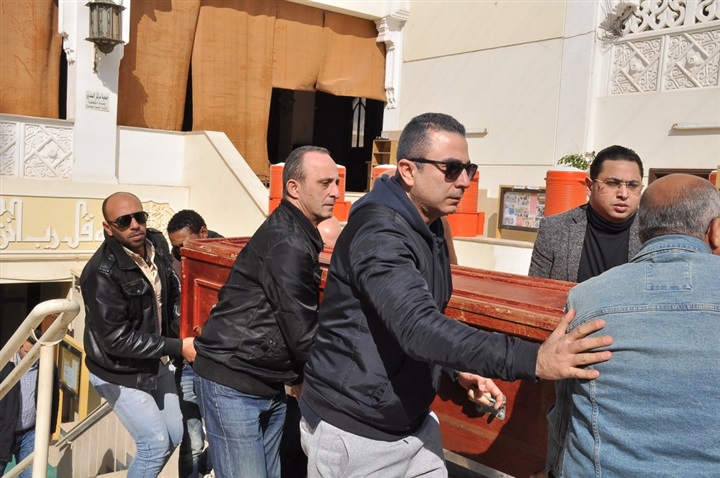 وصول جثمان الفنان سعيد عبد الغنى لمسجد الصديق بمساكن شيراتون وصول جثمان الفنان سعيد عبد الغنى لمسجد الصديق بمساكن شيراتون