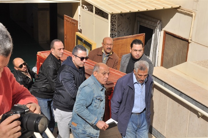 وصول جثمان الفنان سعيد عبد الغنى لمسجد الصديق بمساكن شيراتون وصول جثمان الفنان سعيد عبد الغنى لمسجد الصديق بمساكن شيراتون