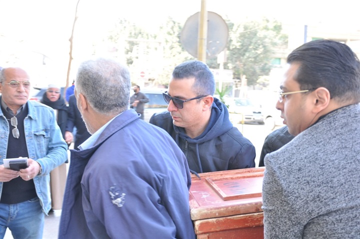 وصول جثمان الفنان سعيد عبد الغنى لمسجد الصديق بمساكن شيراتون وصول جثمان الفنان سعيد عبد الغنى لمسجد الصديق بمساكن شيراتون