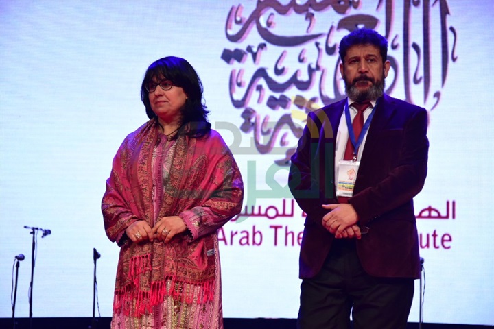 بالصور .."الطوق والأسورة" تفوز بجائزة افضل عرض بمهرجان المسرح العربي بالصور .."الطوق والأسورة" تفوز بجائزة افضل عرض بمهرجان المسرح العربي