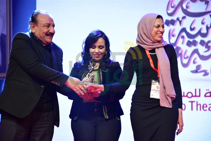 بالصور .."الطوق والأسورة" تفوز بجائزة افضل عرض بمهرجان المسرح العربي بالصور .."الطوق والأسورة" تفوز بجائزة افضل عرض بمهرجان المسرح العربي
