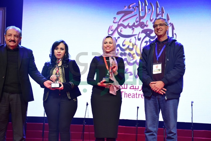 بالصور .."الطوق والأسورة" تفوز بجائزة افضل عرض بمهرجان المسرح العربي بالصور .."الطوق والأسورة" تفوز بجائزة افضل عرض بمهرجان المسرح العربي