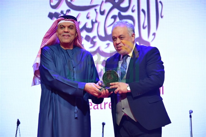بالصور .."الطوق والأسورة" تفوز بجائزة افضل عرض بمهرجان المسرح العربي بالصور .."الطوق والأسورة" تفوز بجائزة افضل عرض بمهرجان المسرح العربي