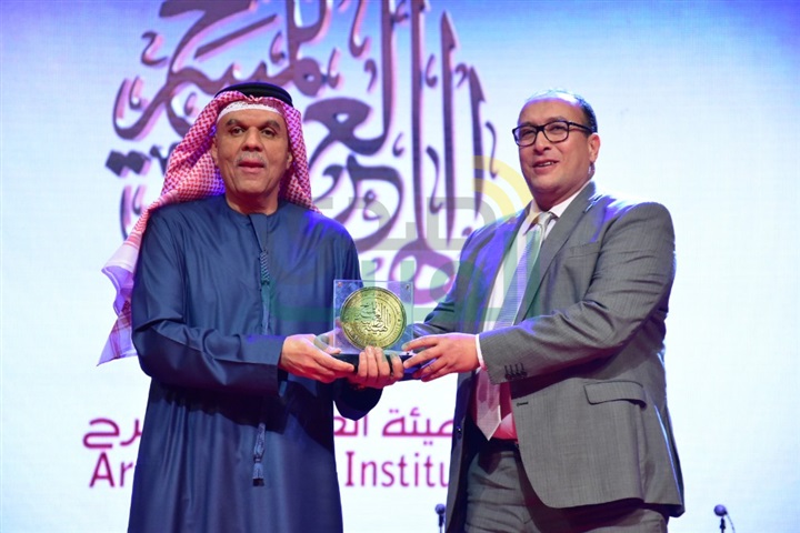 بالصور .."الطوق والأسورة" تفوز بجائزة افضل عرض بمهرجان المسرح العربي بالصور .."الطوق والأسورة" تفوز بجائزة افضل عرض بمهرجان المسرح العربي