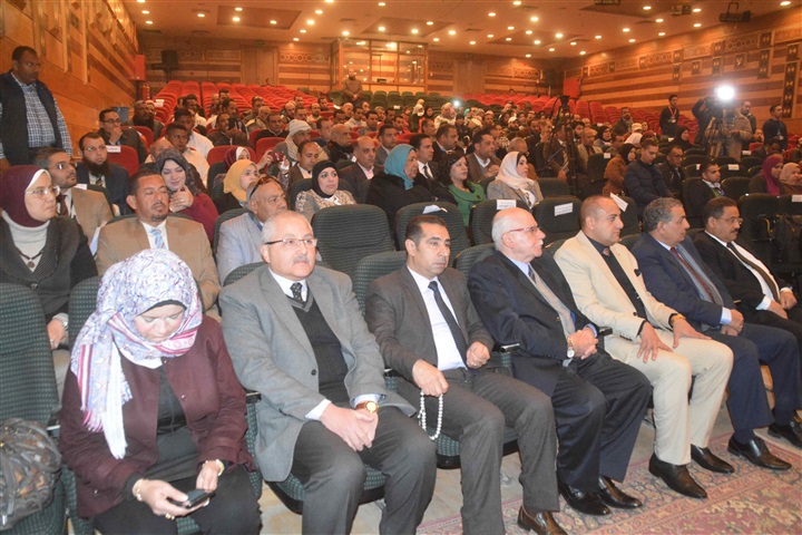 وزير القوى العاملة ومحافظ المنيا يفتتحان ملتقى توظيف الشباب
