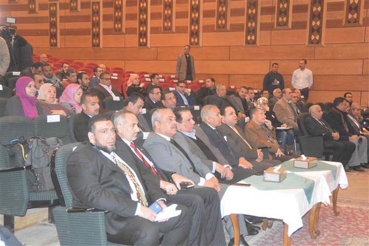وزير القوى العاملة ومحافظ المنيا يفتتحان ملتقى توظيف الشباب
