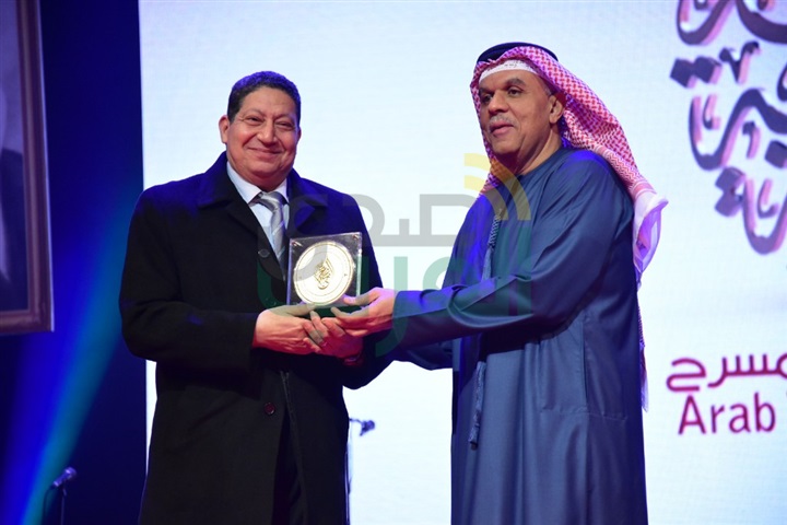 بالصور .."الطوق والأسورة" تفوز بجائزة افضل عرض بمهرجان المسرح العربي بالصور .."الطوق والأسورة" تفوز بجائزة افضل عرض بمهرجان المسرح العربي