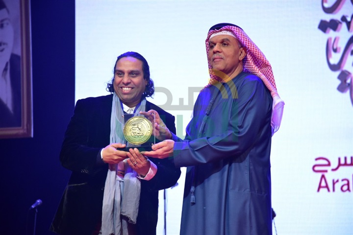 بالصور .."الطوق والأسورة" تفوز بجائزة افضل عرض بمهرجان المسرح العربي بالصور .."الطوق والأسورة" تفوز بجائزة افضل عرض بمهرجان المسرح العربي