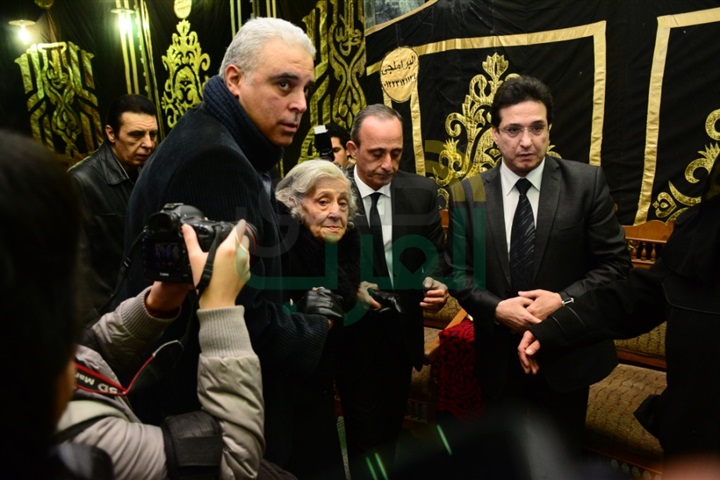 بالصور.. نجوم الفن والإعلام في عزاء الفنان سعيد عبد الغني بالصور.. نجوم الفن والإعلام في عزاء الفنان سعيد عبد الغني