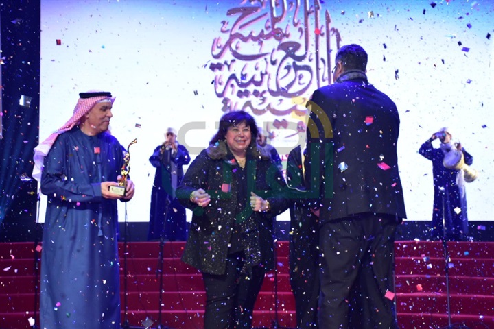 بالصور .."الطوق والأسورة" تفوز بجائزة افضل عرض بمهرجان المسرح العربي بالصور .."الطوق والأسورة" تفوز بجائزة افضل عرض بمهرجان المسرح العربي